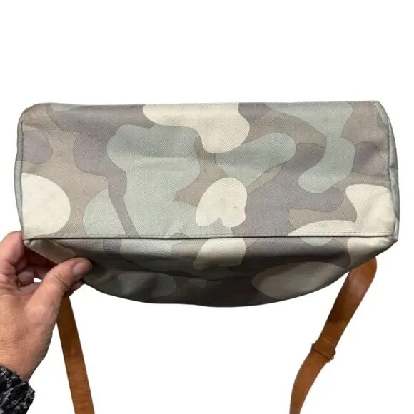 Thirty-one Step Up Tote in Soft Camo Large Tote Bag Crossbody Handles And Straps - Picture 5 of 16